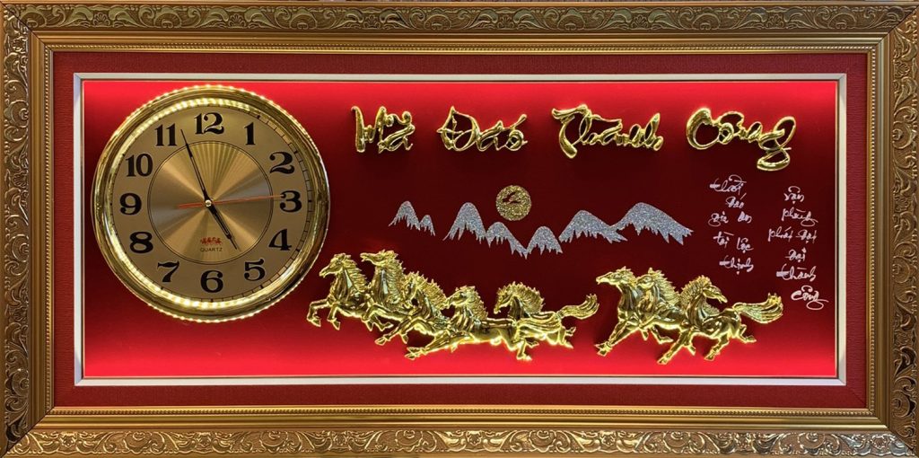 Tranh gỗ phòng khách thể hiện gu thẩm mỹ và con mắt nghệ thuật của chủ nhà