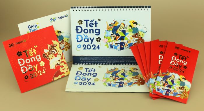 Tấm lịch ngày xuân không chỉ để xem ngày, mà còn là lời chúc bền lâu hiện diện trong suốt năm mới (Nguồn: Internet)