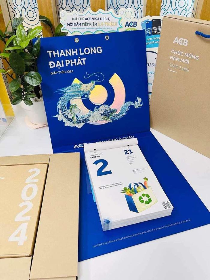 Lịch thiết kế theo nhận diện thương hiệu, quà tặng tinh tế giúp doanh nghiệp ghi dấu suốt năm mới (Nguồn: Internet)