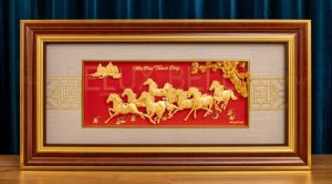 Tranh gỗ dát vàng nổi bật với độ bền và giá trị thẩm mỹ cao (Nguồn: Internet)